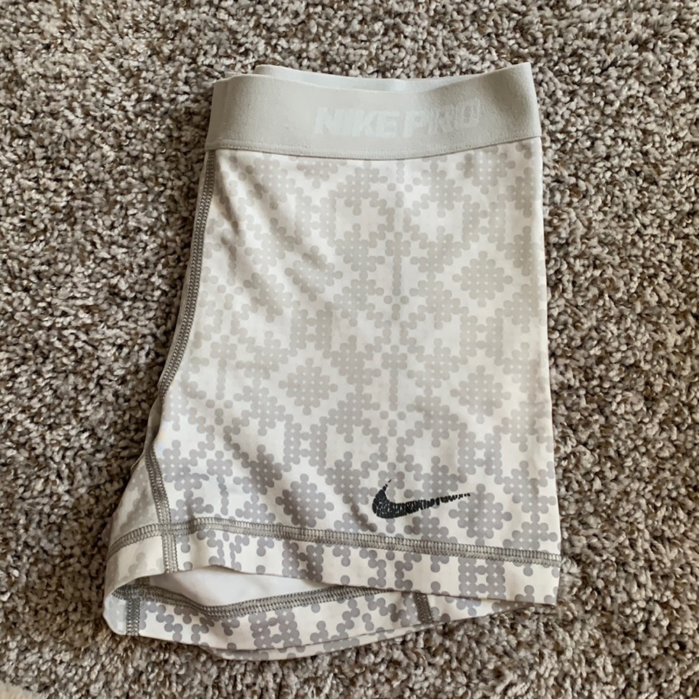 Nike Pro Cream and Gray Patterned Athletic Shorts